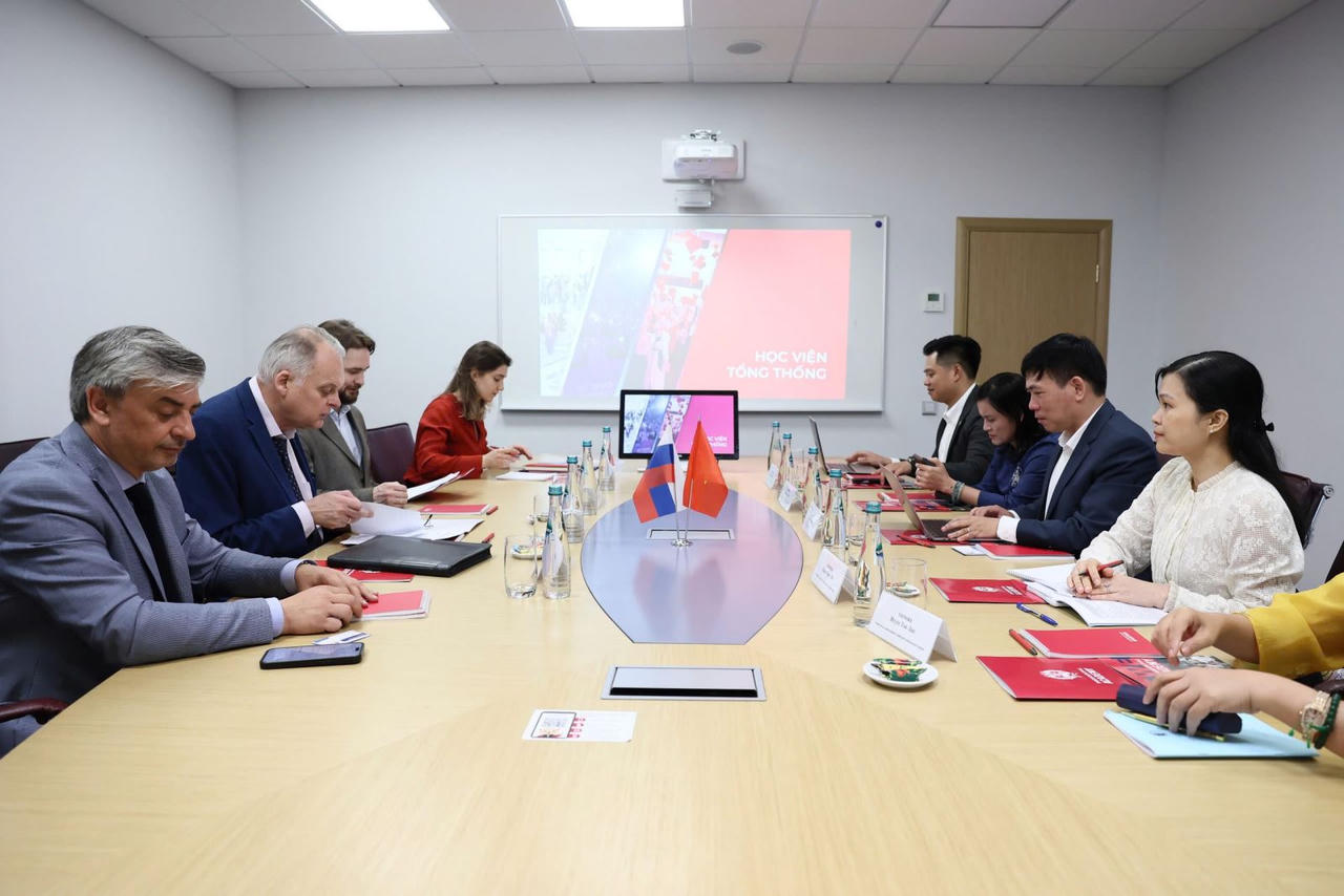 Trường Đại học Luật Hà Nội làm việc với Học viện Hành chính công và Kinh tế Quốc dân trực thuộc Tổng thống Liên bang Nga