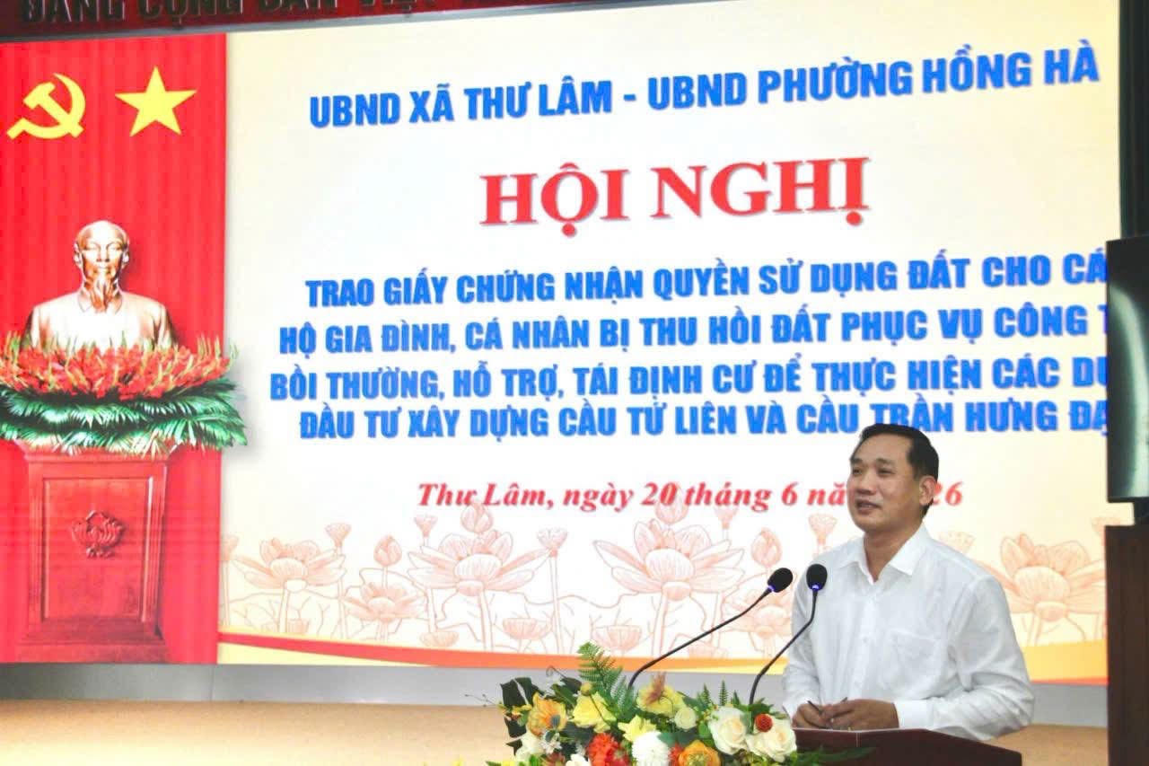 Ông Phạm Trọng La, Chủ tịch UBND xã Thư Lâm phát biểu tại hội nghị.