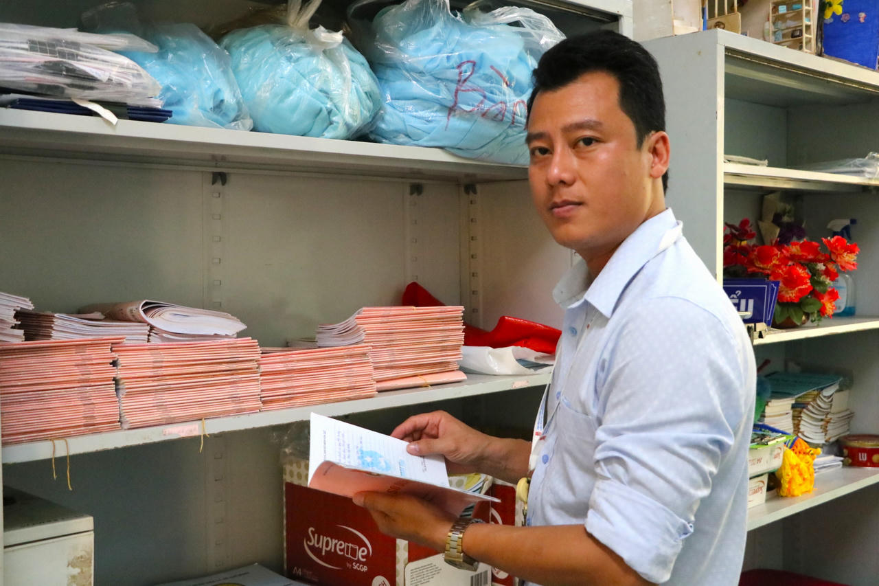 Đối với Võ Tấn Lộc, chuyển đổi số lại bắt đầu từ những điều rất gần gũi, từ chính cách học sinh đang học tập, giao tiếp và sử dụng công nghệ mỗi ngày.