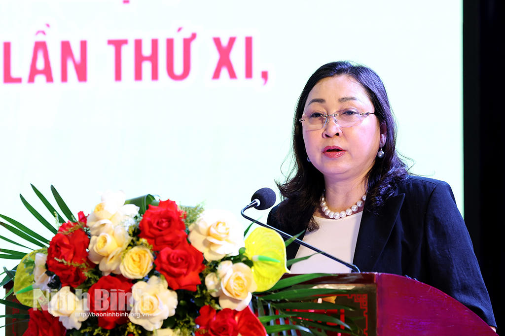 Bà Đinh Thị Lụa, Phó Bí thư Tỉnh ủy, Chủ tịch Ủy ban MTTQ Việt Nam tỉnh phát biểu tại hội nghị.&nbsp;Ảnh: Lam Hồng-Minh Quang