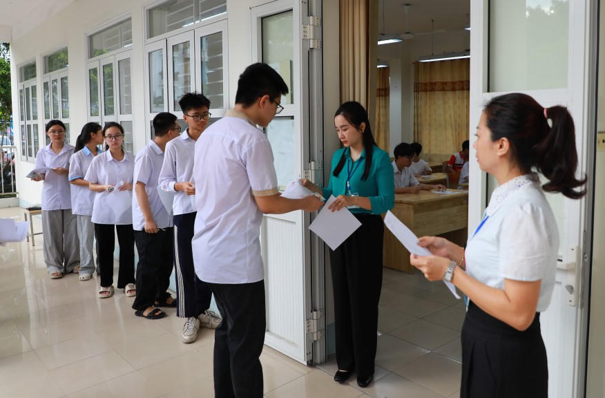 Hơn 17.000 thí sinh Quảng Ninh hoàn thành Kỳ thi tuyển sinh lớp 10