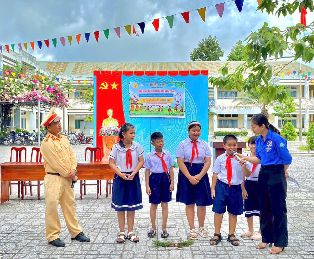 Nữ Bí thư Đoàn phường thường xuyên hoạt động vì cộng đồng.