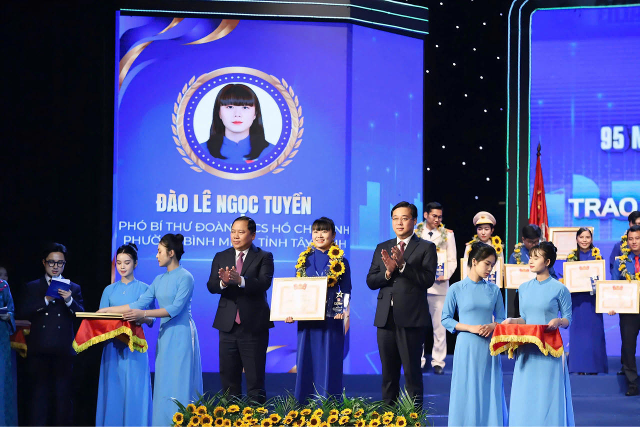 Năm 2025, Đào Lê Ngọc Tuyền vào danh sách 100 đại biểu đạt giải thưởng Lý Tự Trọng và là 1 trong 4 đại biểu của tỉnh Tây Ninh vinh dự được trao giải thưởng.
