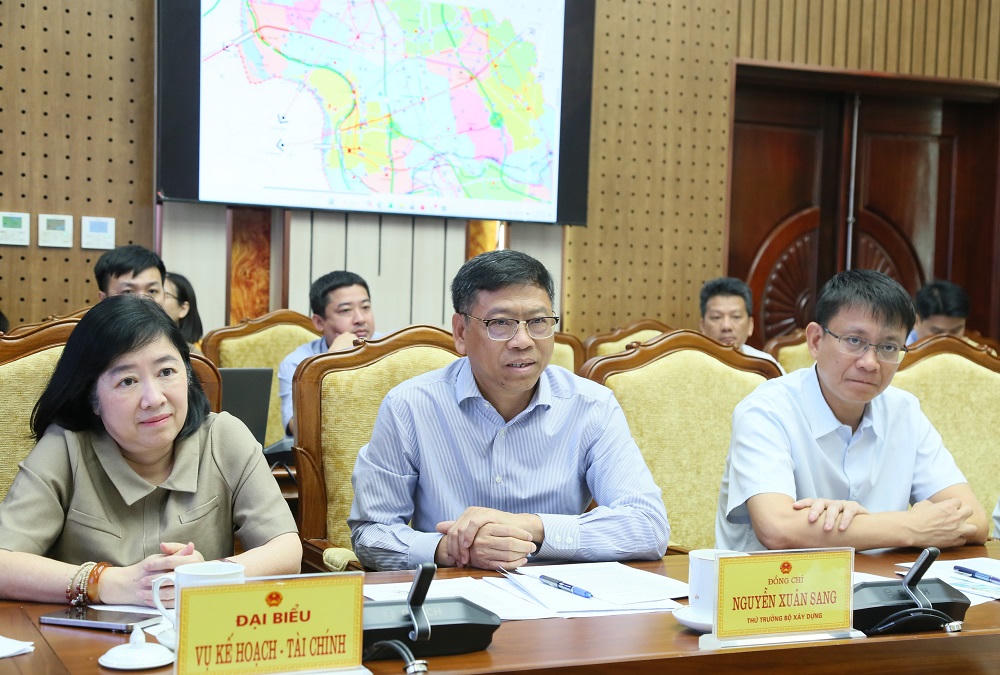 Thứ trưởng Bộ Xây dựng Nguyễn Xuân Sang tại buổi làm việc.
