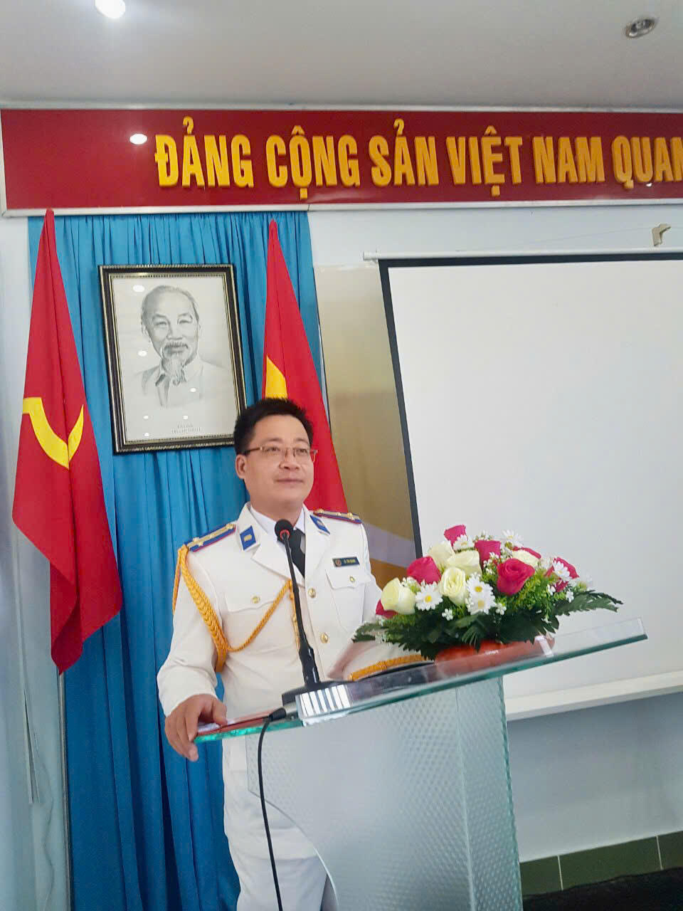 Chấp hành viên Lê Văn Quang