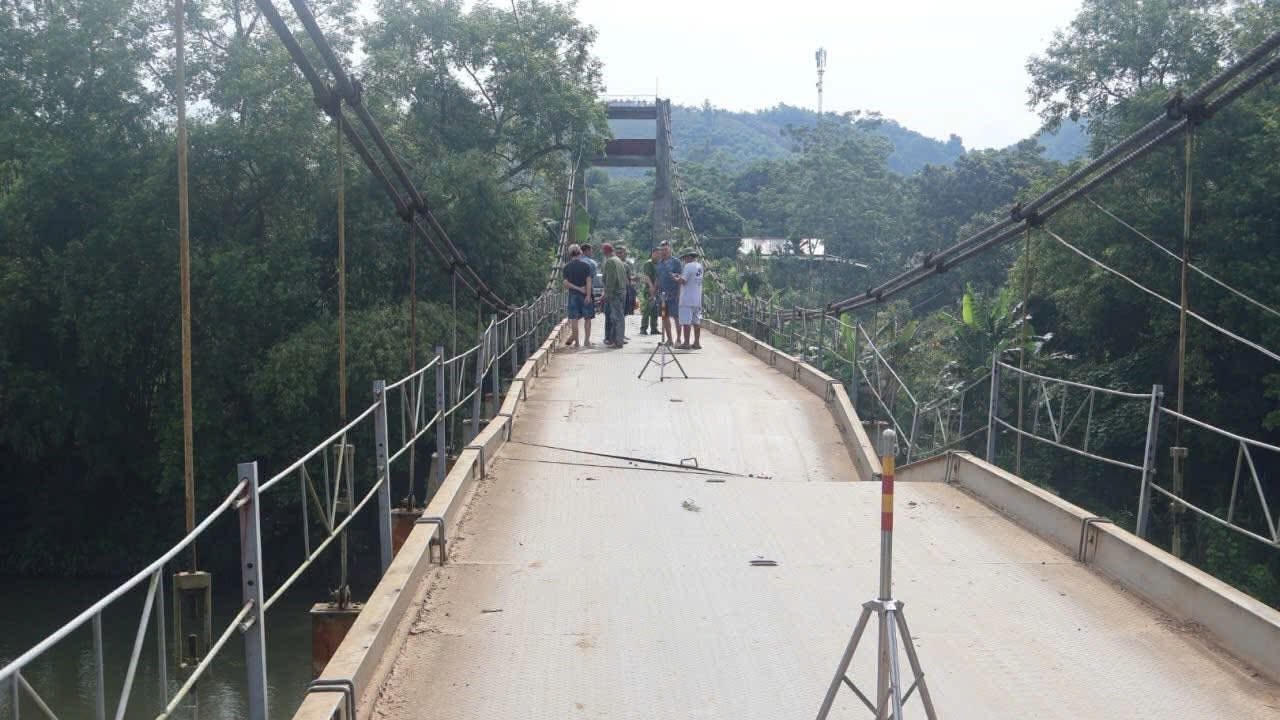 Cầu treo Vĩnh Hảo phải tạm dừng lưu thông khoảng 12 tiếng đồng hồ do sự cố đứt dây cáp. Ảnh: CTV.
