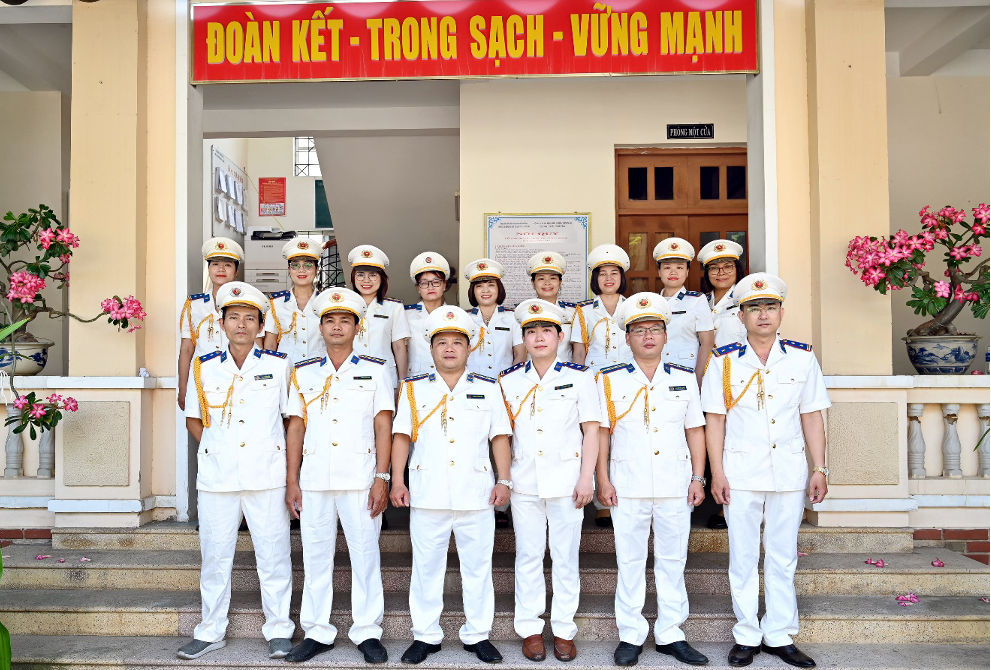 Tập thể Phòng THADS Khu vực 3 - Đà Nẵng, chị Dần đứng vị trí giữa hàng phía sau