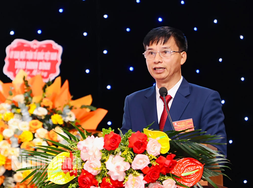 Ông Tống Văn Tam, Chủ tịch Hội Chữ thập đỏ tỉnh phát biểu tại Đại hội.(Ảnh: Diệu Linh - Đức Lam)