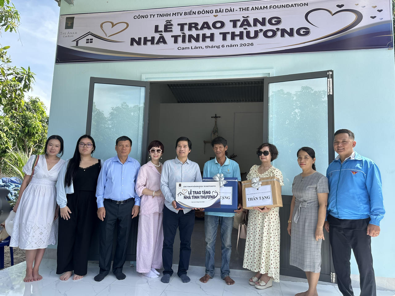 The Anam Group phối hợp địa phương trao hỗ trợ nhà tình thương cho gia đình ông Nguyễn Thành Nhân. 