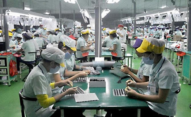 Mỗi hộ gia đình, doanh nghiệp chỉ cần tắt bớt 1-2 bóng đèn vào giờ cao điểm, hệ thống sẽ có thêm nguồn cung ứng từ việc tiết kiệm điện