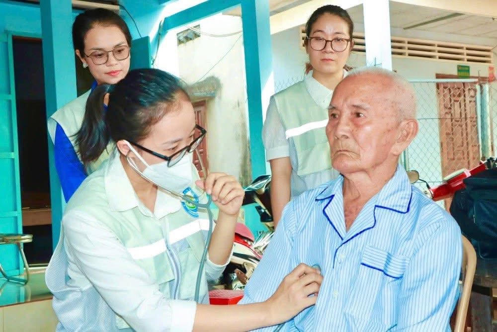 Nếu các chi phí khám chữa bệnh hợp pháp không được thanh toán theo quy định, việc duy trì và mở rộng các chương trình sẽ gặp không ít khó khăn...