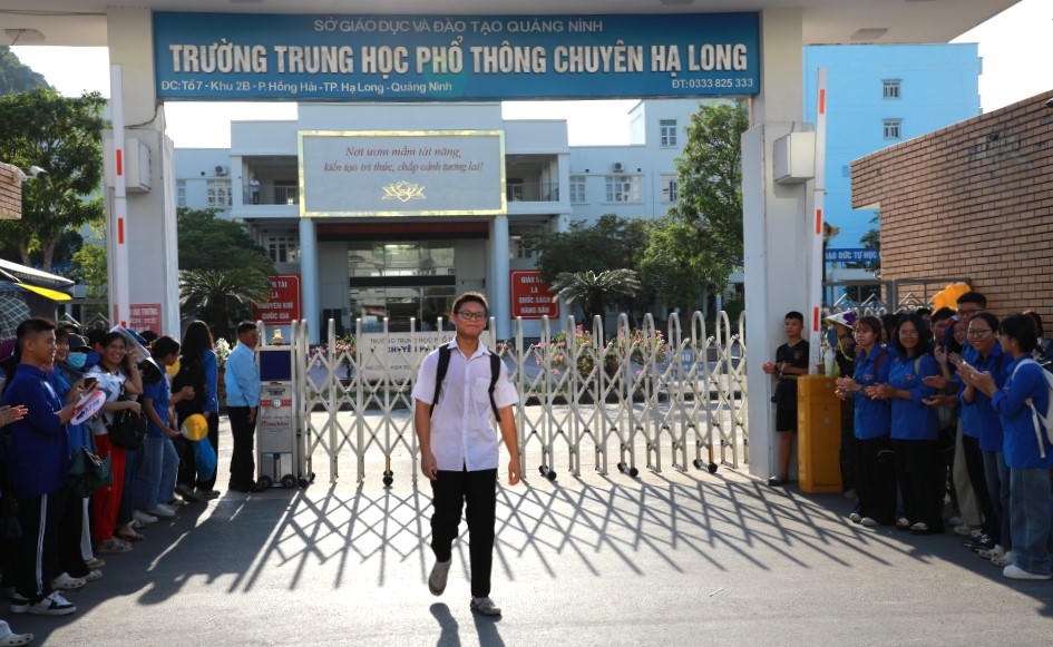 Các thí sinh đăng ký dự thi vào Trường THPT Chuyên Hạ Long sẽ thi các môn chuyên tương ứng với lớp chuyên đã đăng ký.