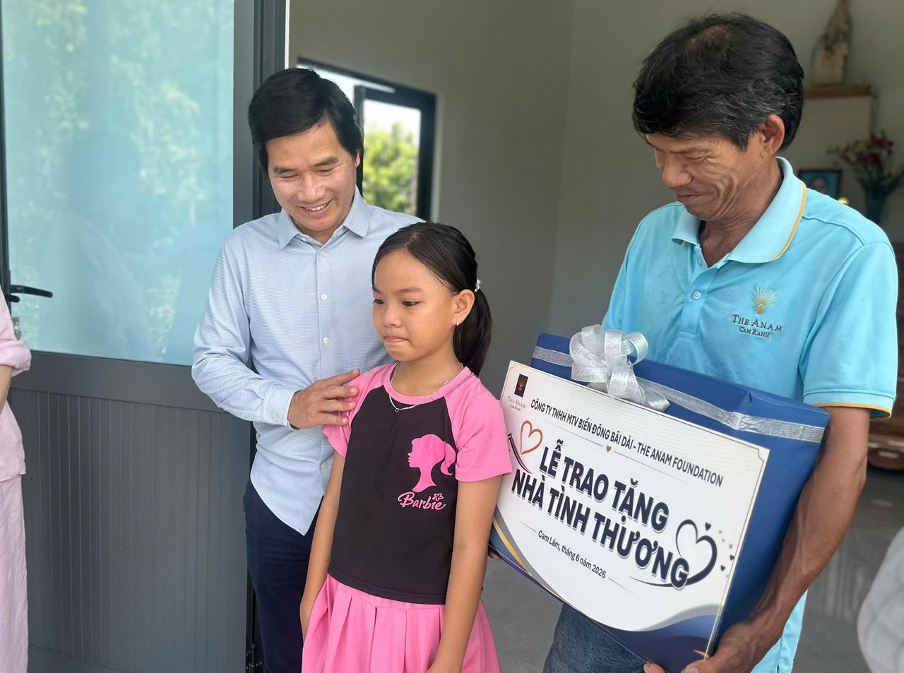 Ông Phạm Văn Hiến, Chủ tịch Tập đoàn The Anam thăm hỏi, động viên gia đình ông Nguyễn Thành Nhân.