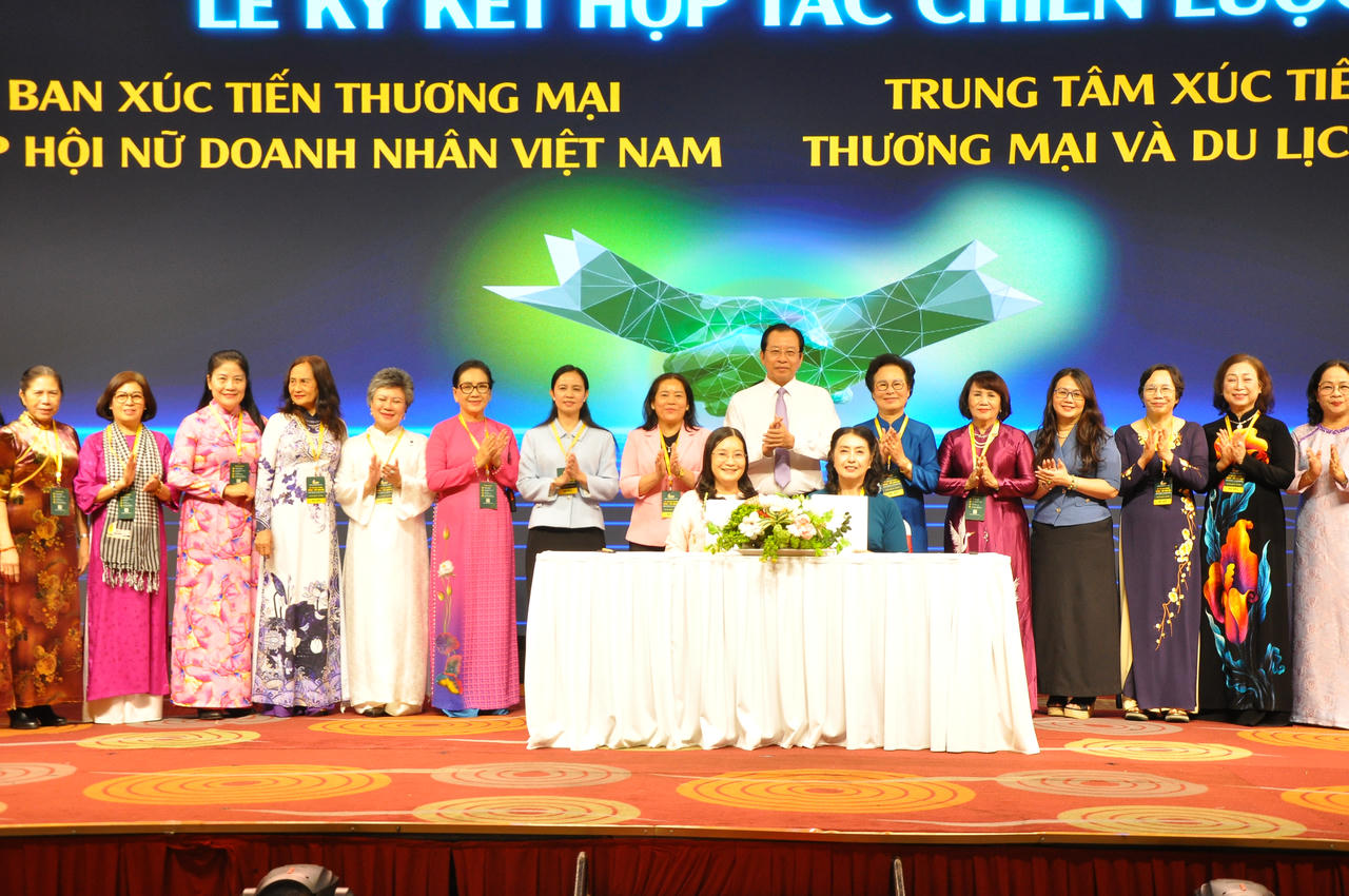 Ký kết hợp tác giữa các tổ chức xúc tiến thương mại, đơn vị hỗ trợ doanh nghiệp và các đối tác chiến lược nhằm tăng cường liên kết vùng, mở rộng cơ hội hợp tác đầu tư, thương mại và phát triển thị trường.
