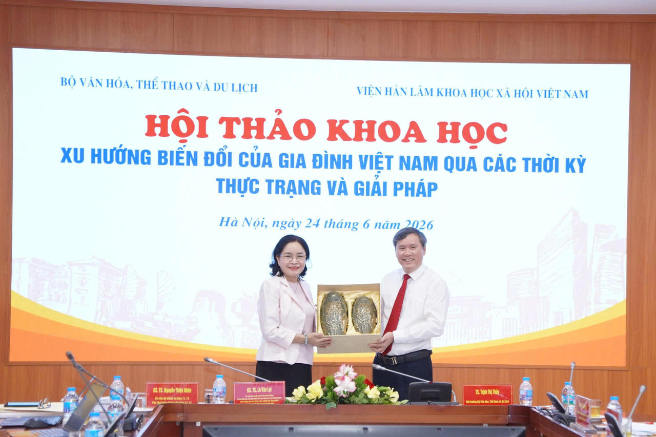 Sự bền vững của gia đình có quan hệ trực tiếp với sự bền vững của xã hội