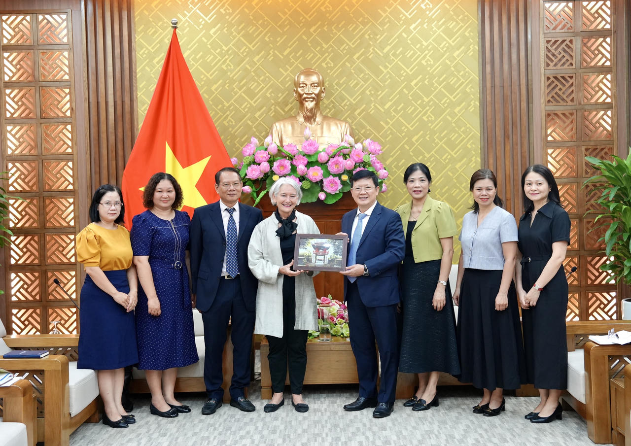 Tăng cường hợp tác với UNHCR trong giải quyết các vấn đề quốc tịch, hộ tịch cho nhóm yếu thế