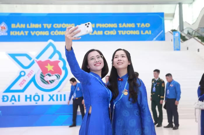 Các đại biểu check-in tại Đại hội Đoàn toàn quốc lần thứ XIII.