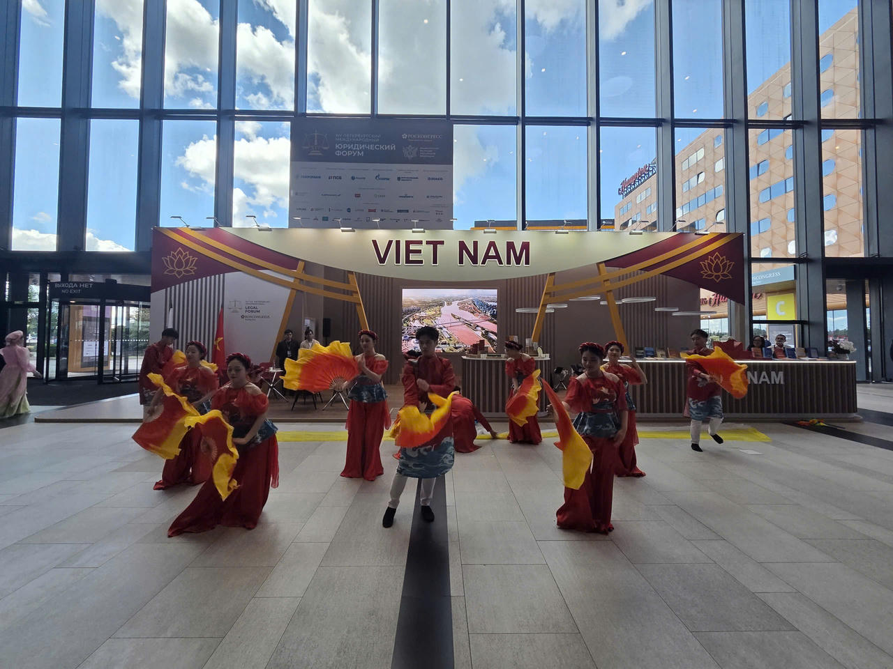 Viêt Nam - Điểm đến của lòng tin, giá trị truyền thống và tinh thần đổi mới, hiện đại hóa