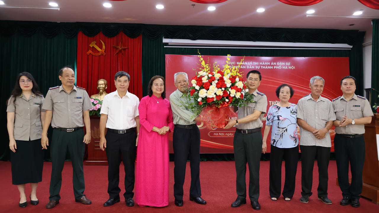Thi hành án dân sự thành phố Hà Nội gặp mặt các thế hệ nguyên cán bộ lãnh đạo qua các thời kỳ