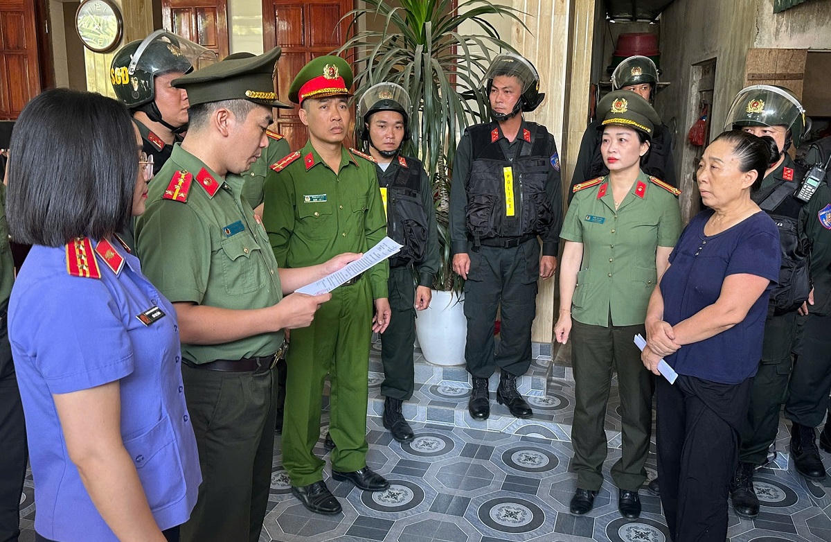 Khởi tố, bắt tạm giam người phụ nữ về tội “Lợi dụng các quyền tự do dân chủ”