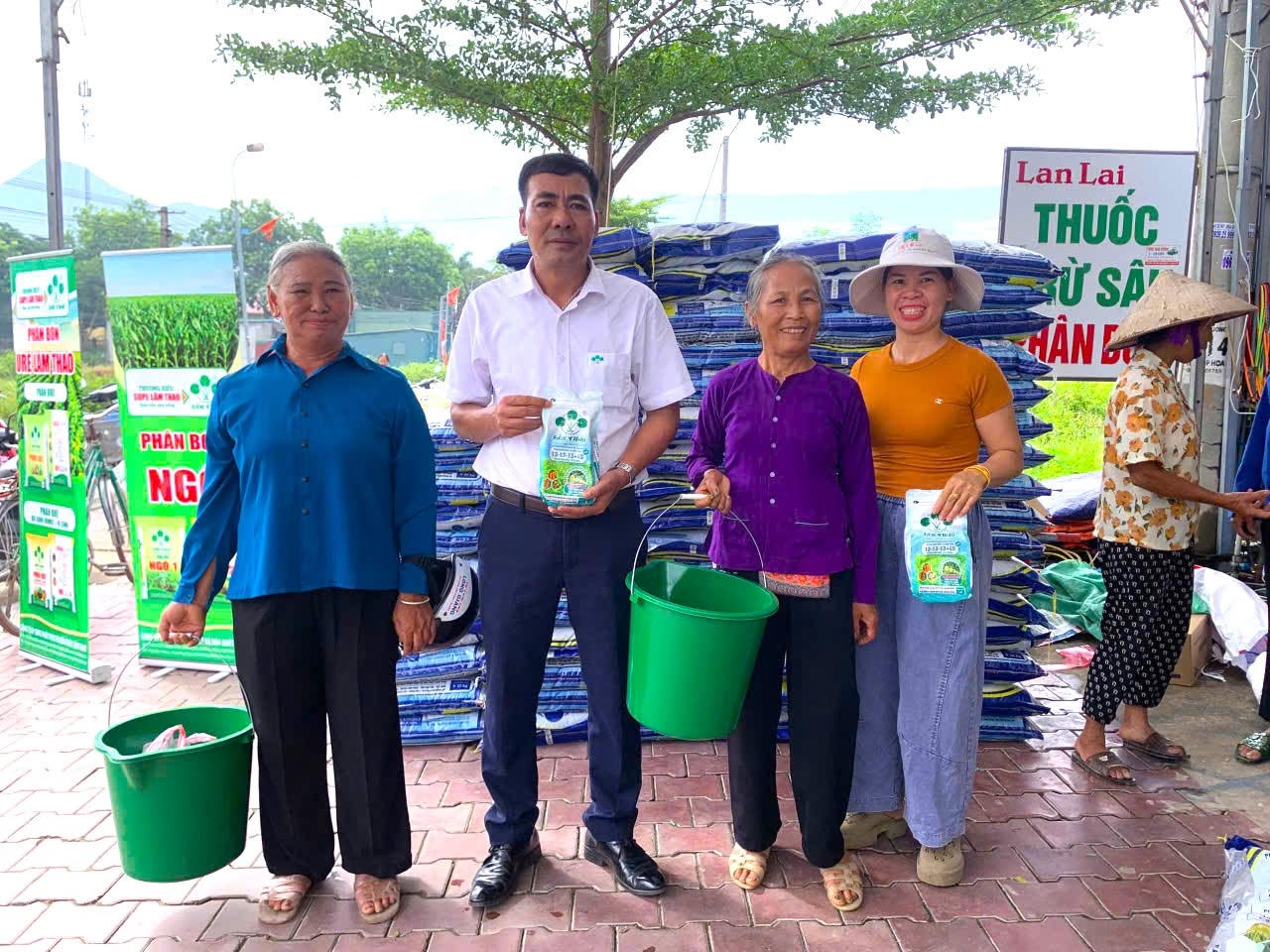 Supe Lâm Thao lan tỏa “Ngày hội bán hàng”, đồng hành cùng nhà nông hướng tới nền nông nghiệp xanh, bền vững