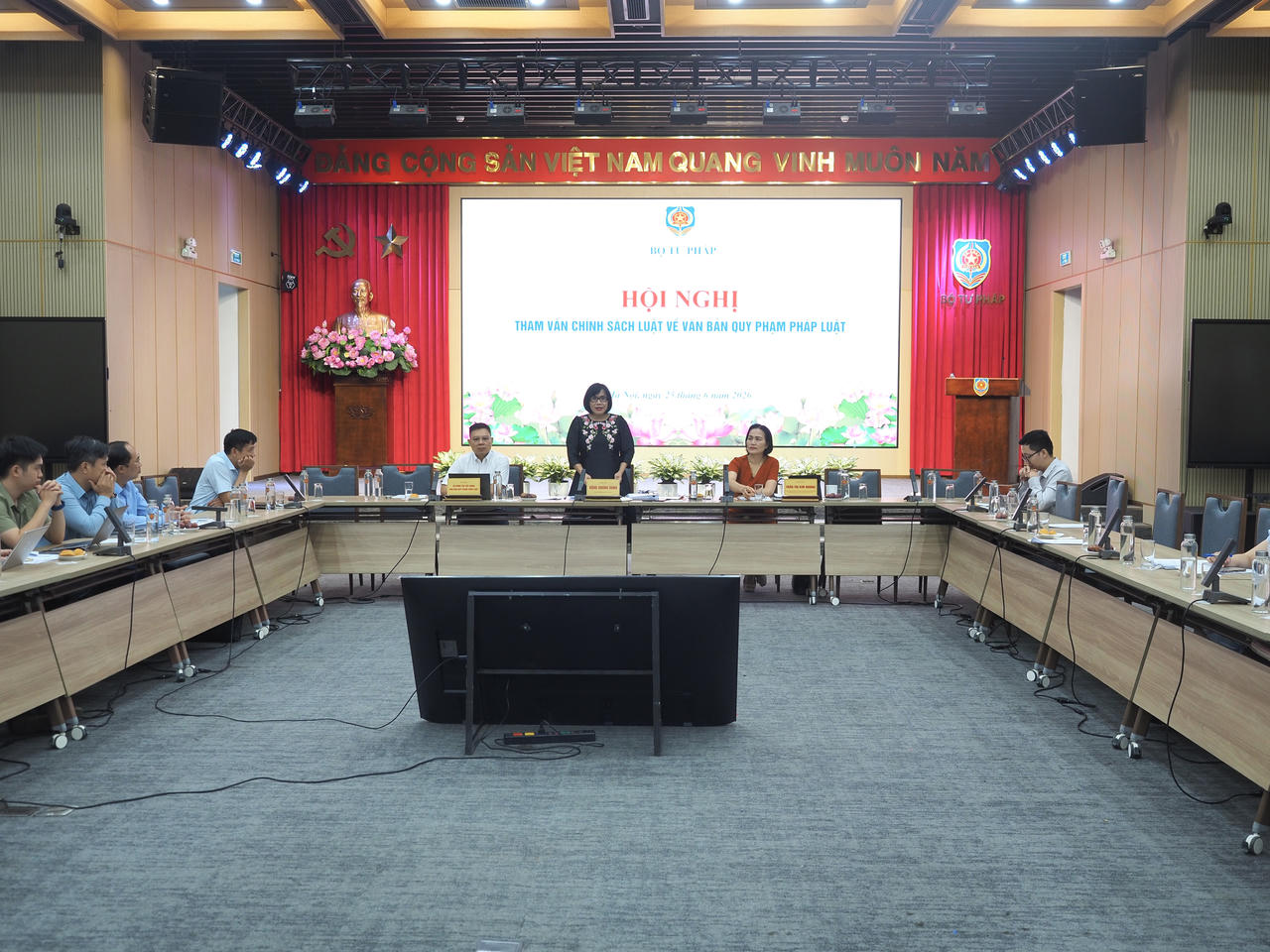 Bảo đảm hồ sơ chính sách Luật về văn bản quy phạm pháp luật được xây dựng chặt chẽ, khả thi