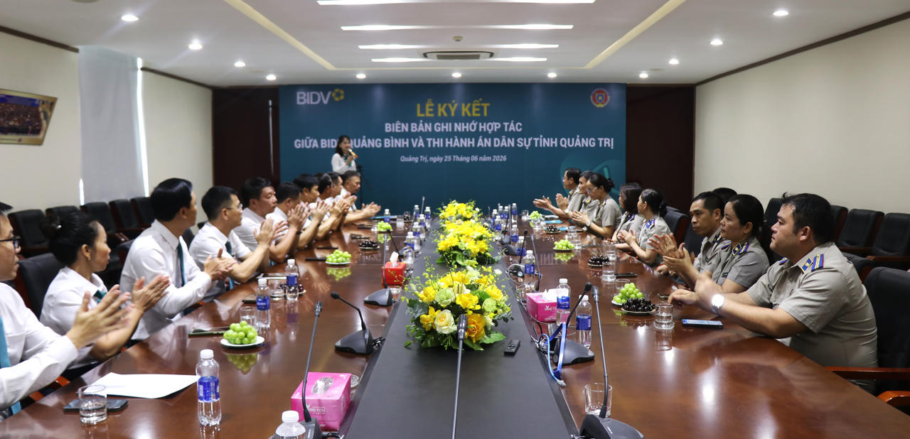 Quang cảnh lễ ký kết.