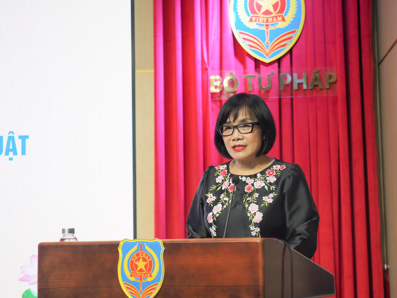 Thứ trưởng Đặng Hoàng Oanh phát biểu khai mạc hội nghị.
