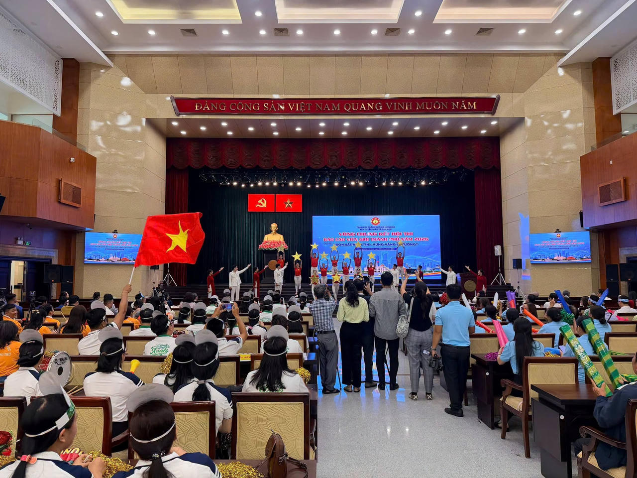 Với sự chuẩn bị nghiêm túc và tinh thần trách nhiệm cao, các thí sinh đã được Ban Giám khảo ghi nhận xứng đáng cho những nỗ lực, cố gắng trong suốt cuộc thi…