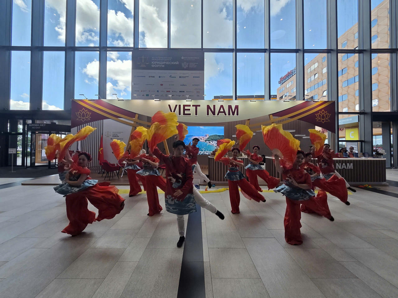 Viêt Nam - Điểm đến của lòng tin, giá trị truyền thống và tinh thần đổi mới, hiện đại hóa