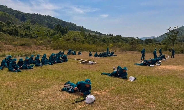 Đơn vị chức huấn luyện cho lực lượng dân quân cơ động.
