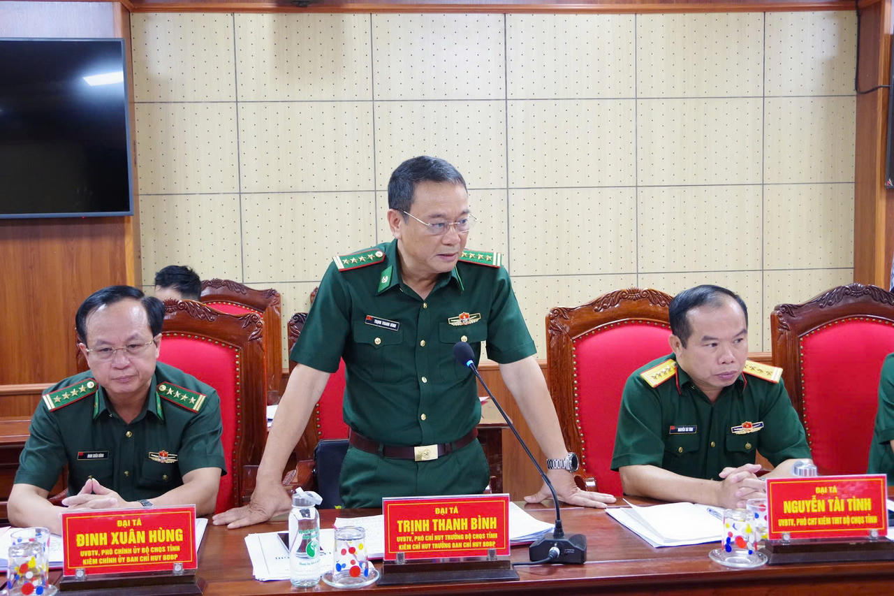 Đại tá Trịnh Thanh Bình, Ủy viên Ban Thường vụ Đảng uỷ Quân sự tỉnh, Phó Chỉ huy trưởng Bộ CHQS tỉnh kiêm Chỉ huy trưởng Ban Chỉ huy Bộ đội Biên phòng phát biểu thảo luận tại hội nghị.