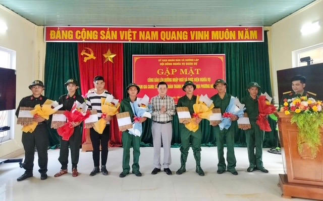 Gặp mặt công dân lên đường nhập ngũ và thực hiện nghĩa vụ quân sự.