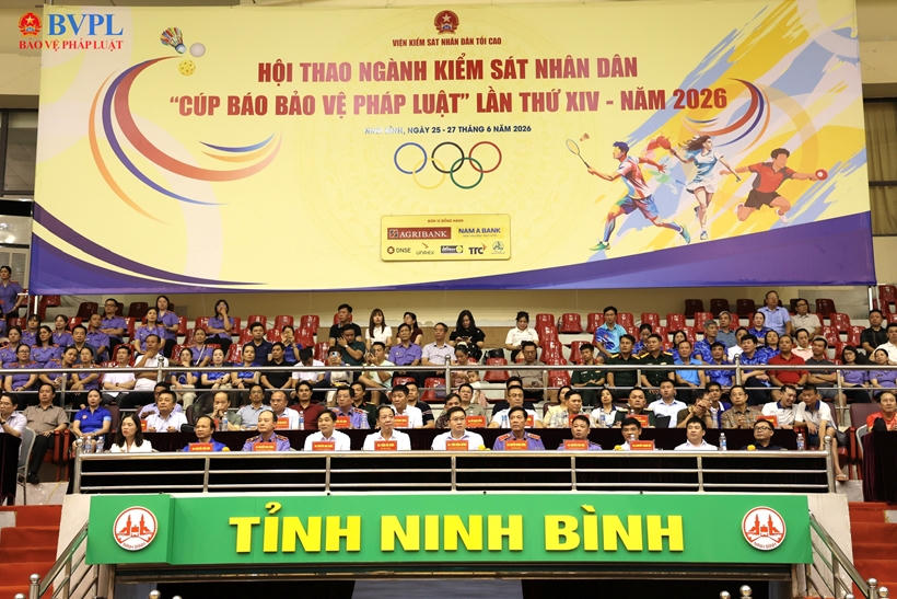  Các đồng chí lãnh đạo, đại biểu tham dự Lễ khai mạc Hội thao.