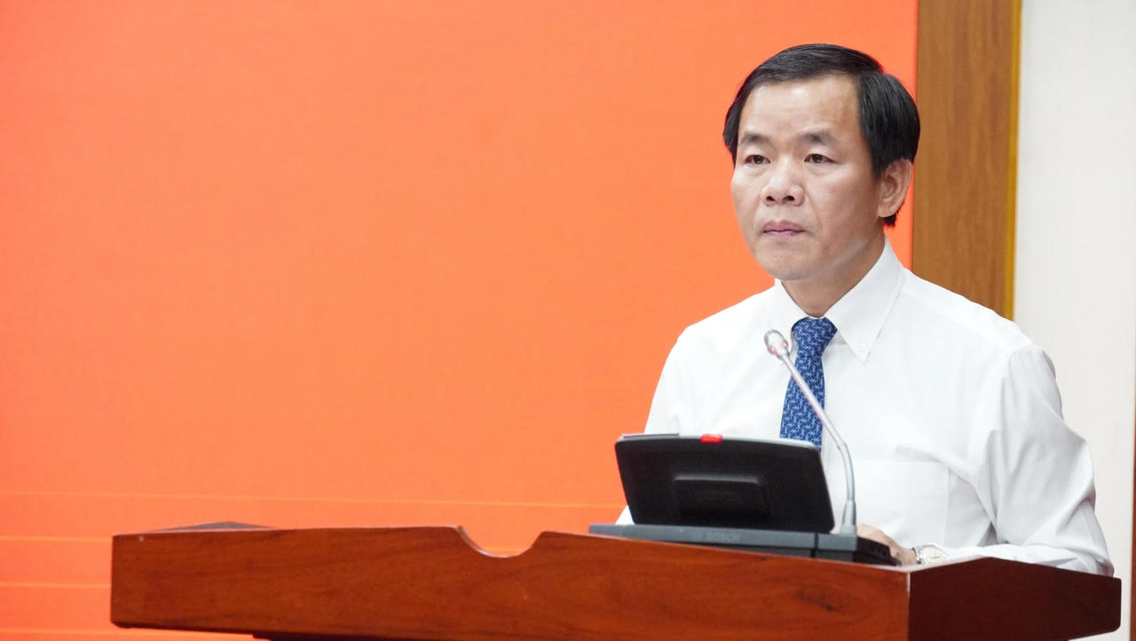 Bí thư Tỉnh ủy Nguyễn Văn Phương phát biểu giao nhiệm vụ cho các cán bộ được điều động, chỉ định.
