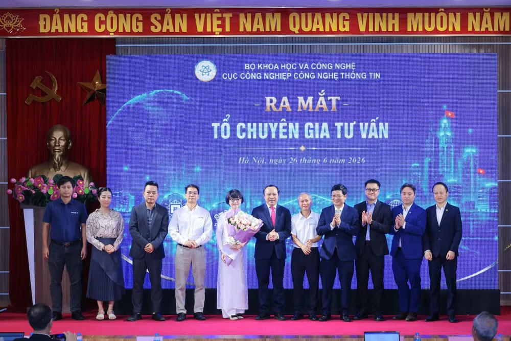 Trung tâm công bố thành lập Tổ chuyên gia tư vấn chuyên môn với sự tham gia của 21 chuyên gia uy tín trong lĩnh vực bán dẫn.