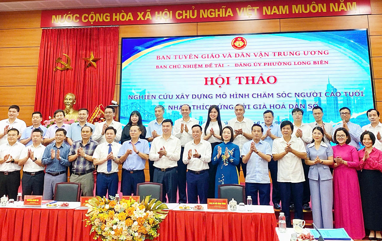 Đổi mới công tác chăm sóc người cao tuổi thích ứng với già hóa dân số