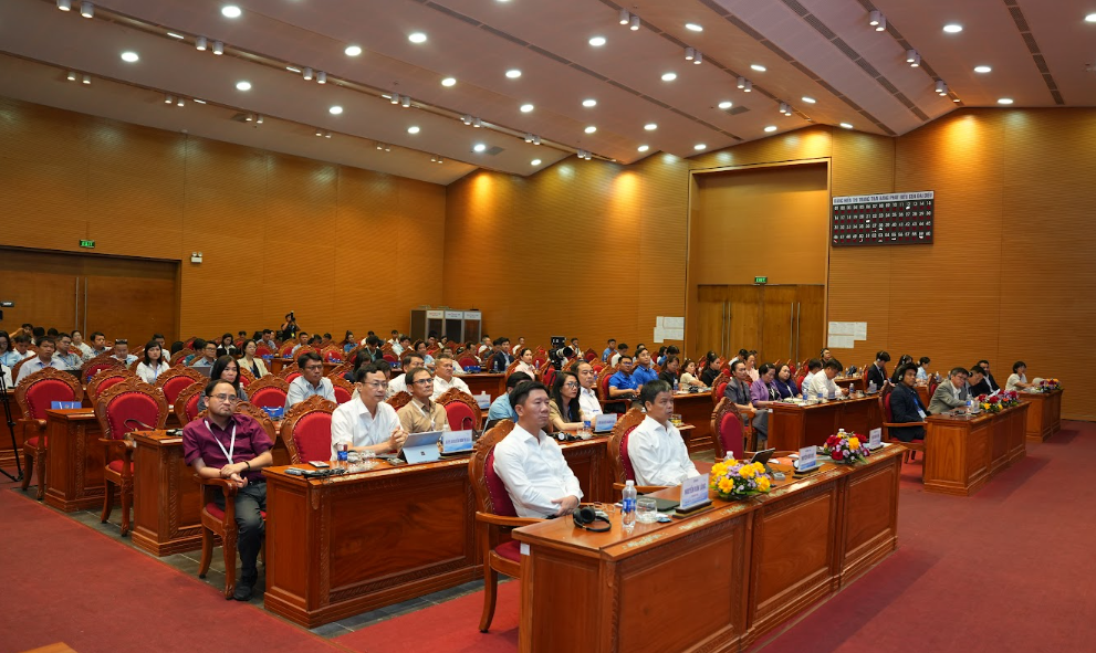 Các đại biểu tham dự buổi hội thảo.