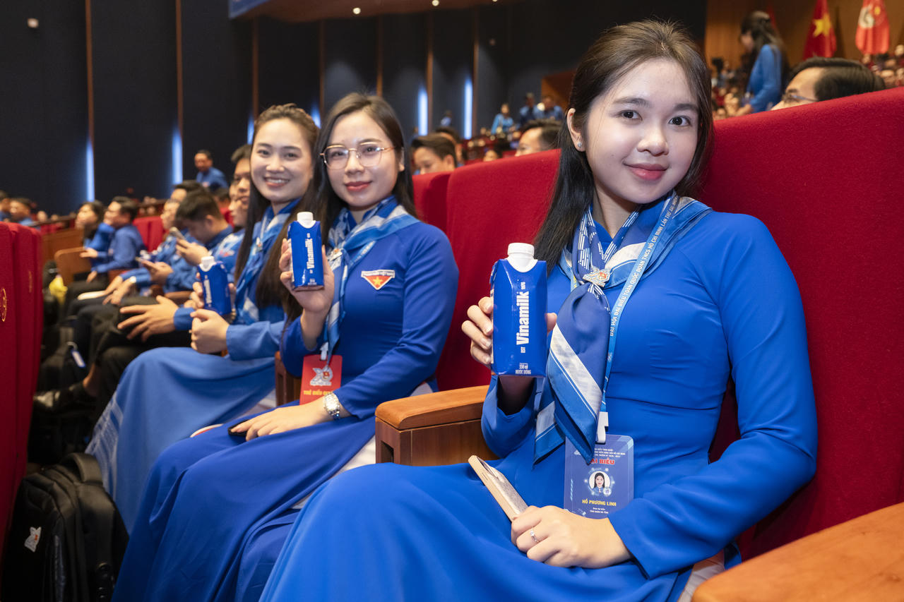 Nước uống đóng hộp giấy Vinamilk đồng hành cùng toàn thể đại biểu tham dự Đại hội Đoàn toàn quốc lần thứ XIII. (Ảnh: Vi Nam)