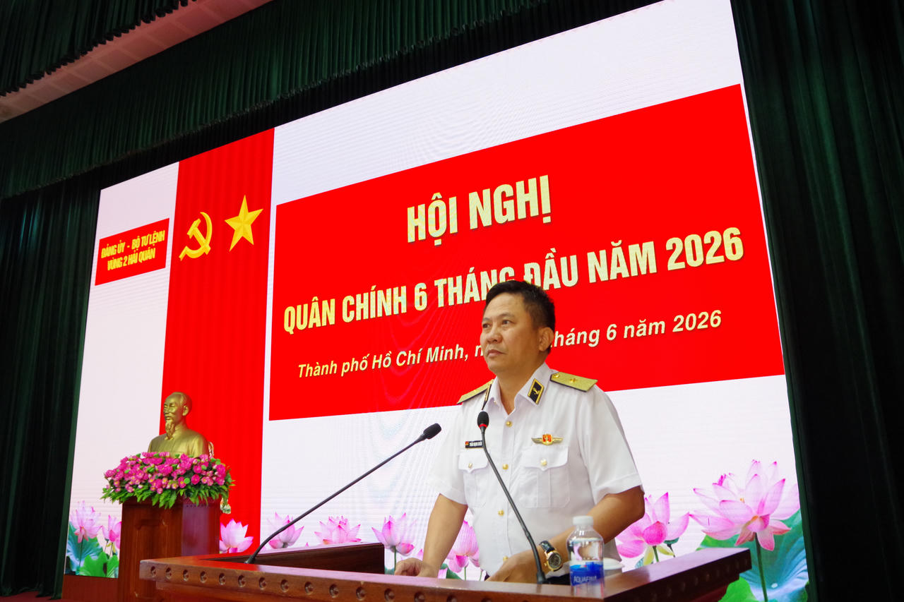 Chuẩn Đô đốc Trần Mạnh Chiến, Bí thư Đảng ủy, Chính ủy Vùng quán triệt Nghị quyết lãnh đạo thực hiện nhiệm vụ 6 tháng cuối năm 2026 của Đảng ủy Vùng