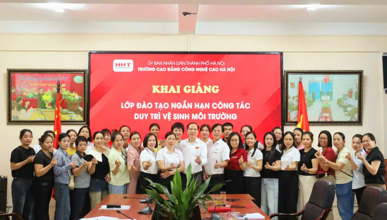 Trường Cao đẳng Công nghệ cao Hà Nội: Khai giảng lớp đào tạo nâng cao nghiệp vụ duy trì vệ sinh môi trường