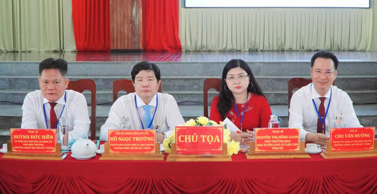 Các diễn giả tại hội thảo