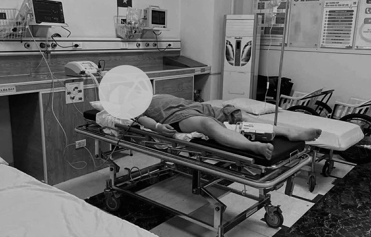 Sau khi gây án, Vũ Văn Lên đã dùng súng tự gây thương tích và hiện đang được cấp cứu tại Bệnh viện Đa khoa tỉnh Lào Cai.