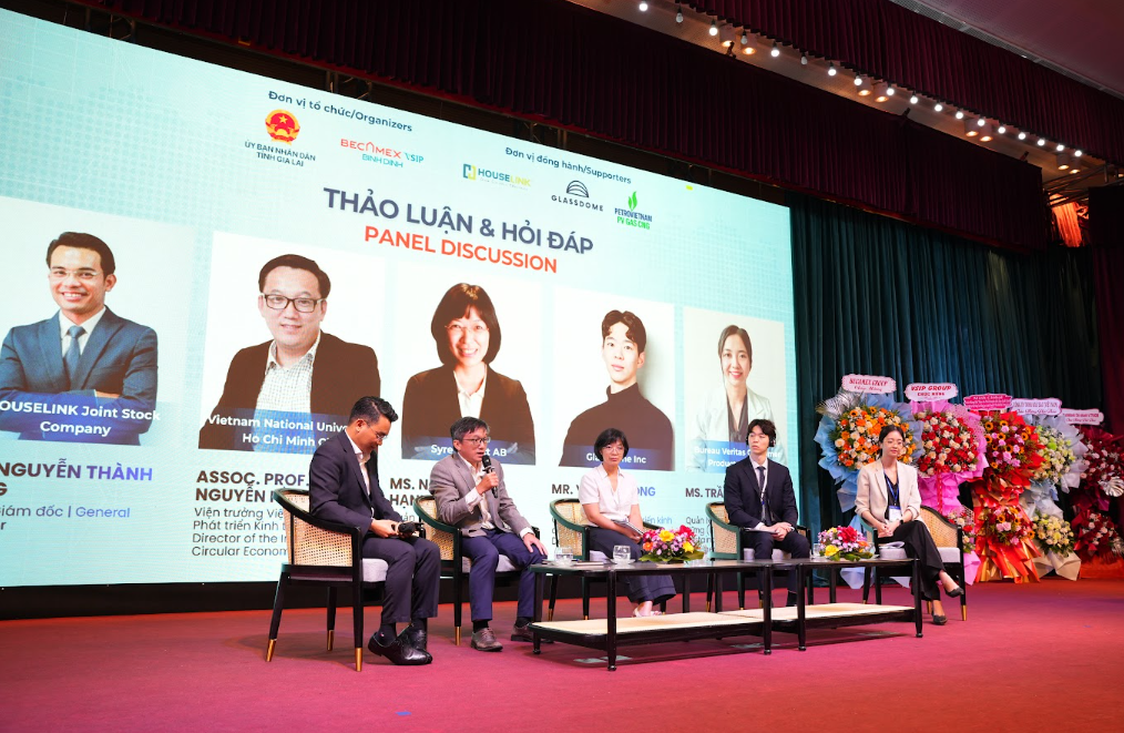 Các chuyên gia tham gia thảo luận tại hội thảo.