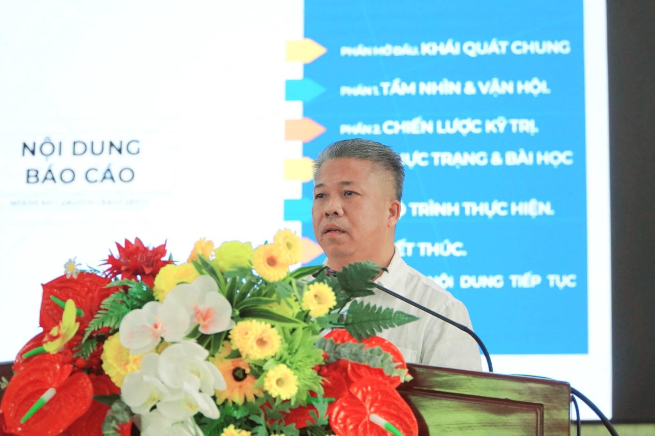 TS.KTS. Hà Văn Thanh Khương&nbsp;Bí thư Đảng uỷ xã Giang Thành trình bày tham luận tại hội thảo