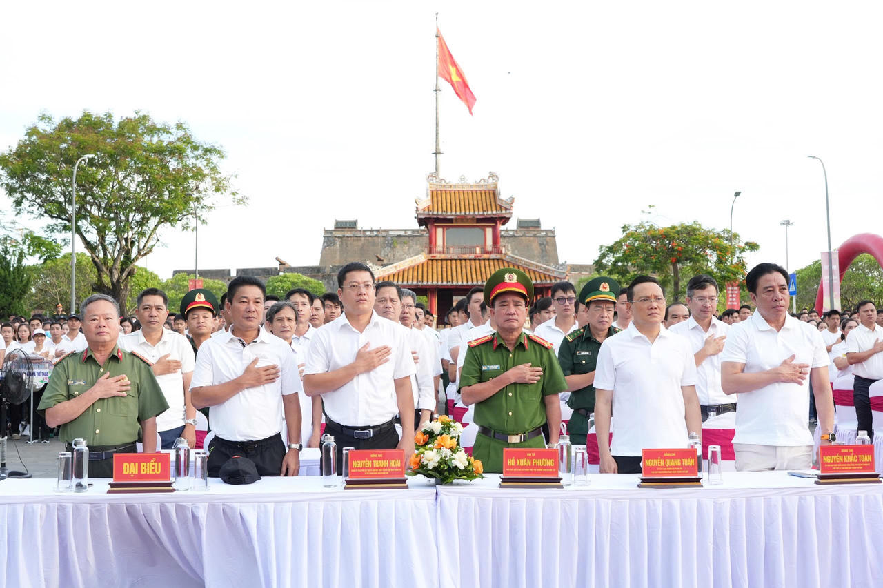 Các đại biểu tham dự chương trình.