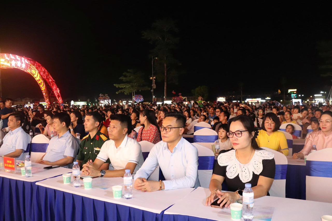 Các đại biểu tham dự chương trình