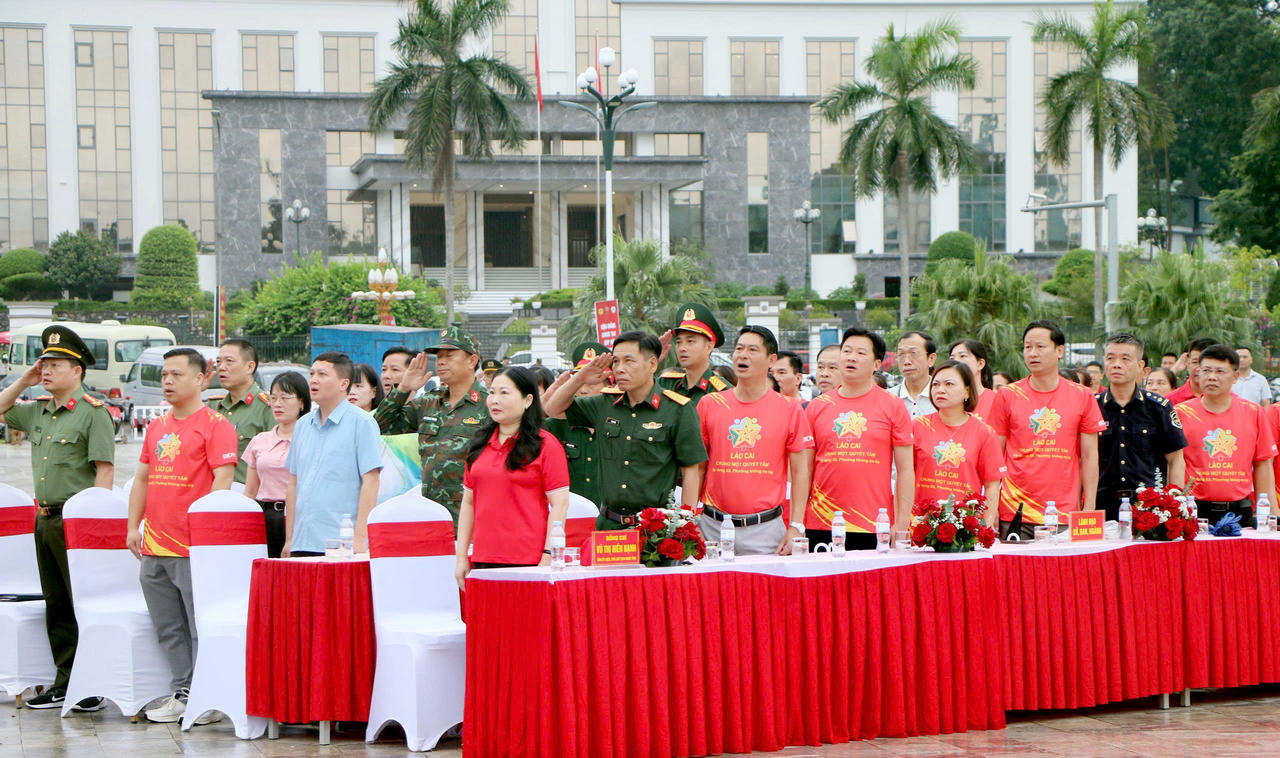 Các đại biểu tham dự buổi lễ
