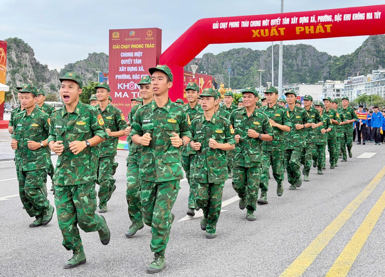  Gần 2.000 người chạy hưởng ứng Tháng hành động phòng, chống ma túy ở Quảng Ninh