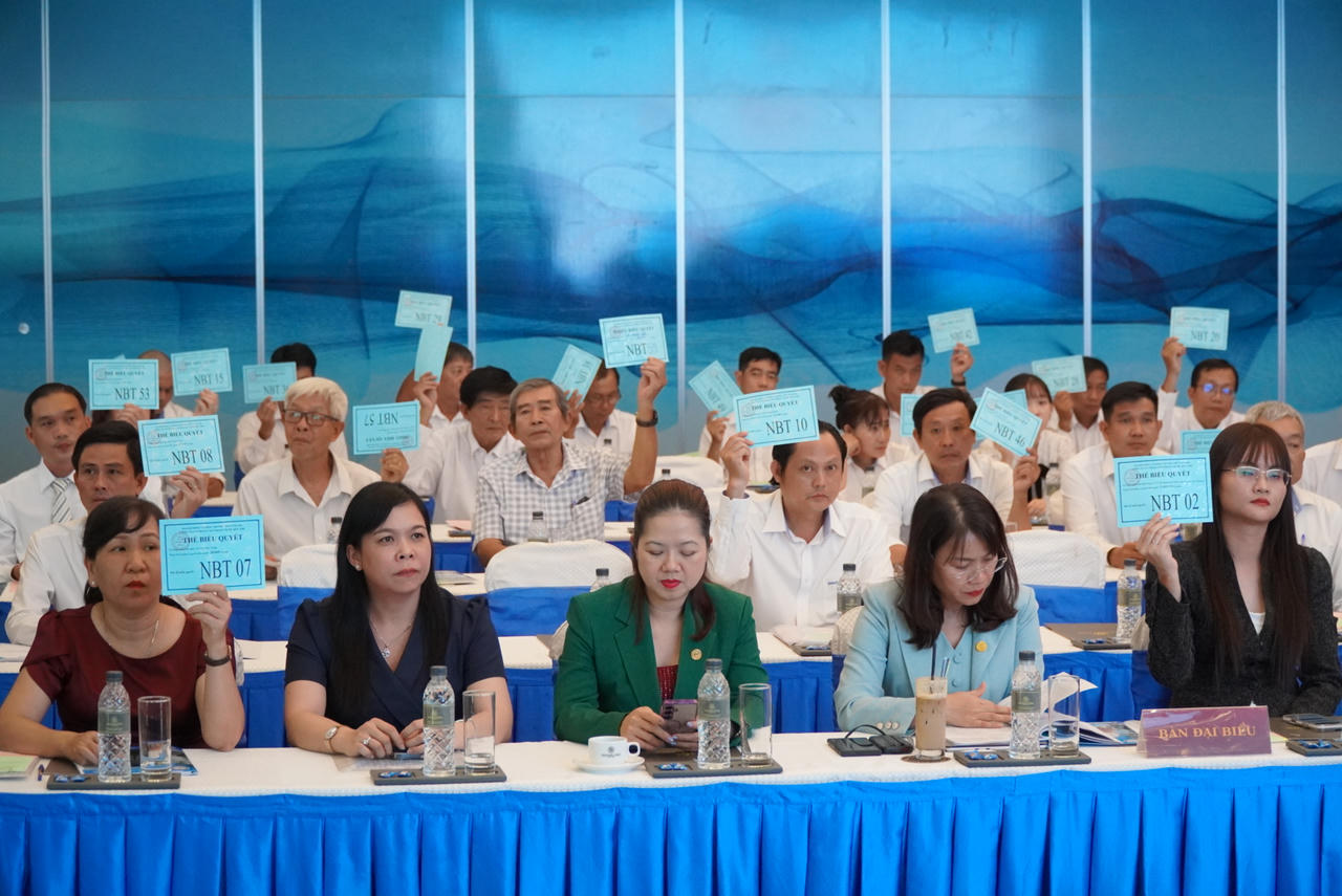 Cổ đông biểu quyết bằng phiếu biểu quyết